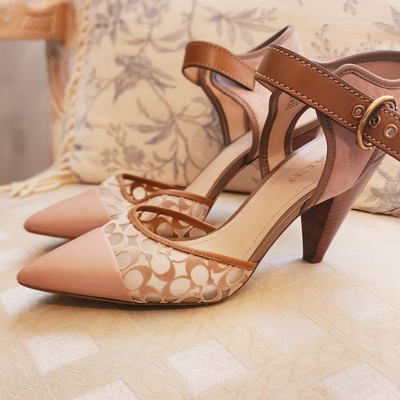 Coach Cream Heels - Picture 1 of 5